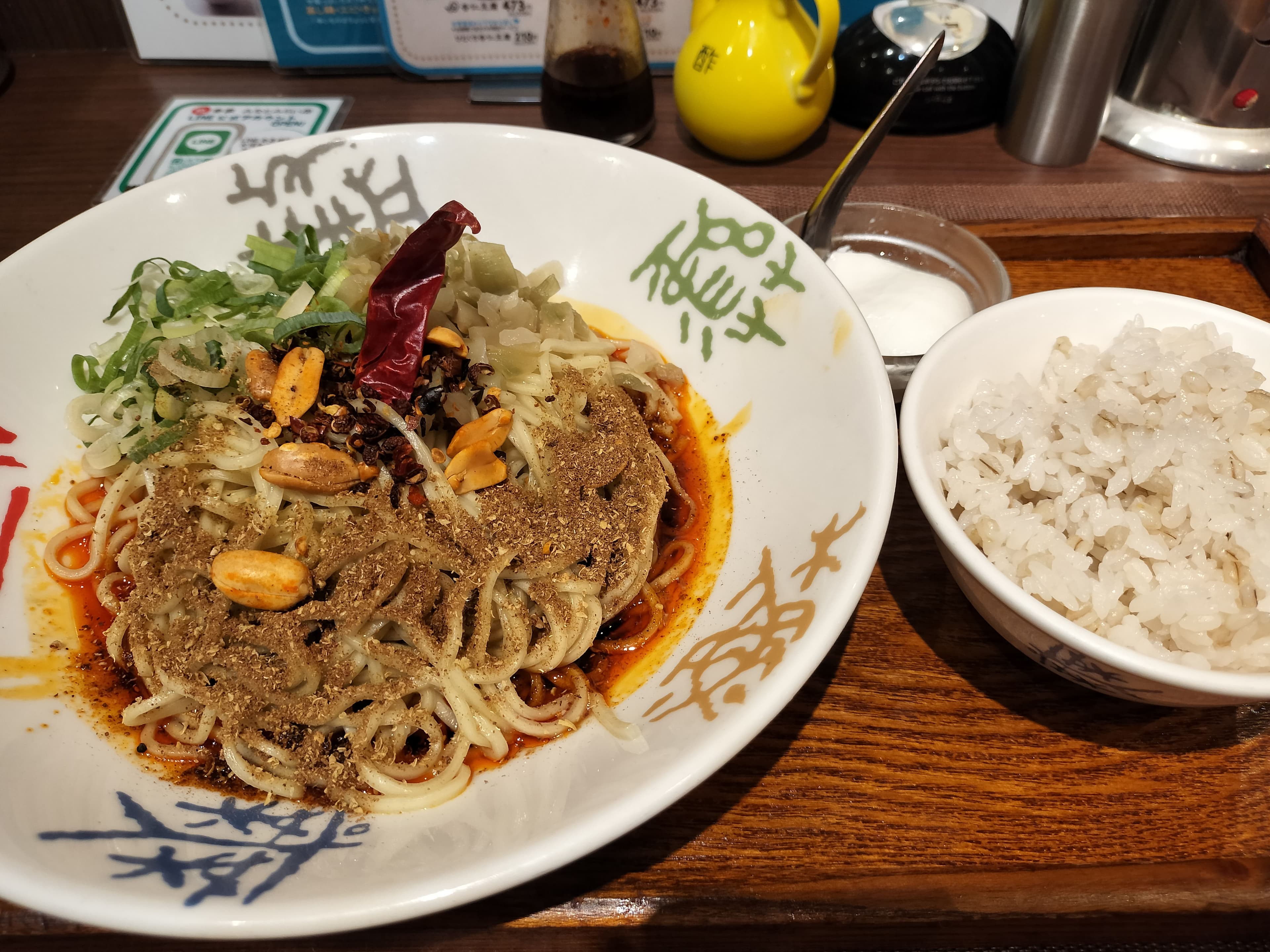 みなとみらいで汗をかく一日|担々麺香家の汁なし担々麺と港の絶景